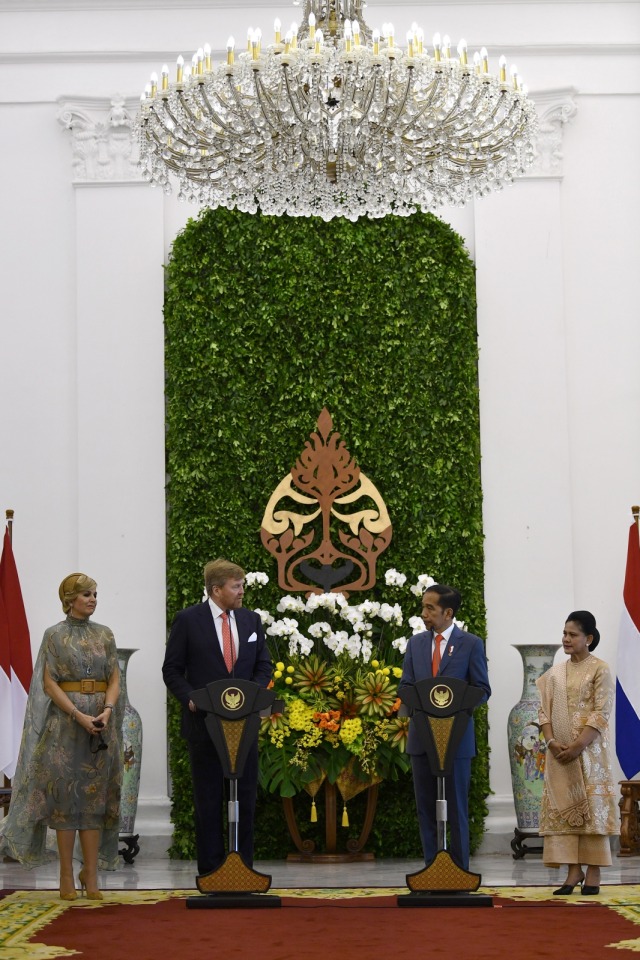 Presiden Joko Widodo (kedua kanan) dan Raja Belanda Willem Alexander (kedua kiri) saat kunjungan kenegaraan di Istana Bogor. Foto: ANTARA FOTO/Sigid Kurniawan