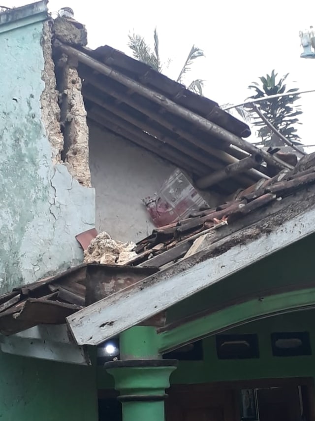 Sejumlah Rumah Di Sukabumi Rusak Akibat Gempa 5 Magnitudo | Kumparan.com