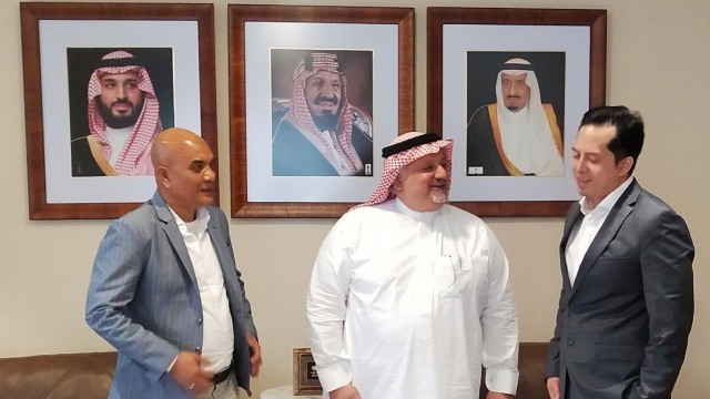 Dubes Arab Saudi untuk Indonesia Essam bin Abed al-Thaqafi (tengah) saat bertemu dengan anggota komisi VIII DPR RI, Selasa (10/3). Foto: Paulina Herasmarinandar/kumparan