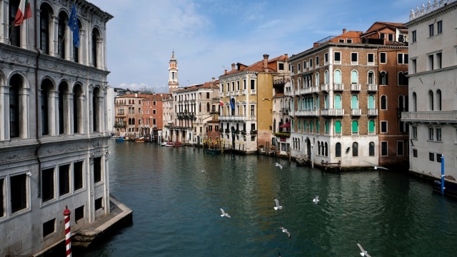 Suasana sepi di Grand Canal, Venesia, Italia. Foto:  REUTERS / Manuel Silvestri
