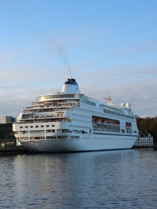 Ilustrasi Kapal Pesiar MV Colombus. Foto: Shutter Stock