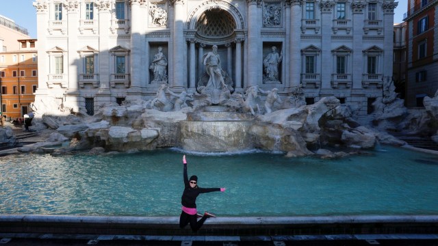 Virus Corona di Italia-Trevi Fountain