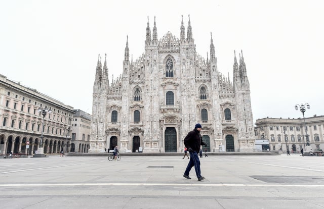 Virus Corona di Italia-Duomo Square