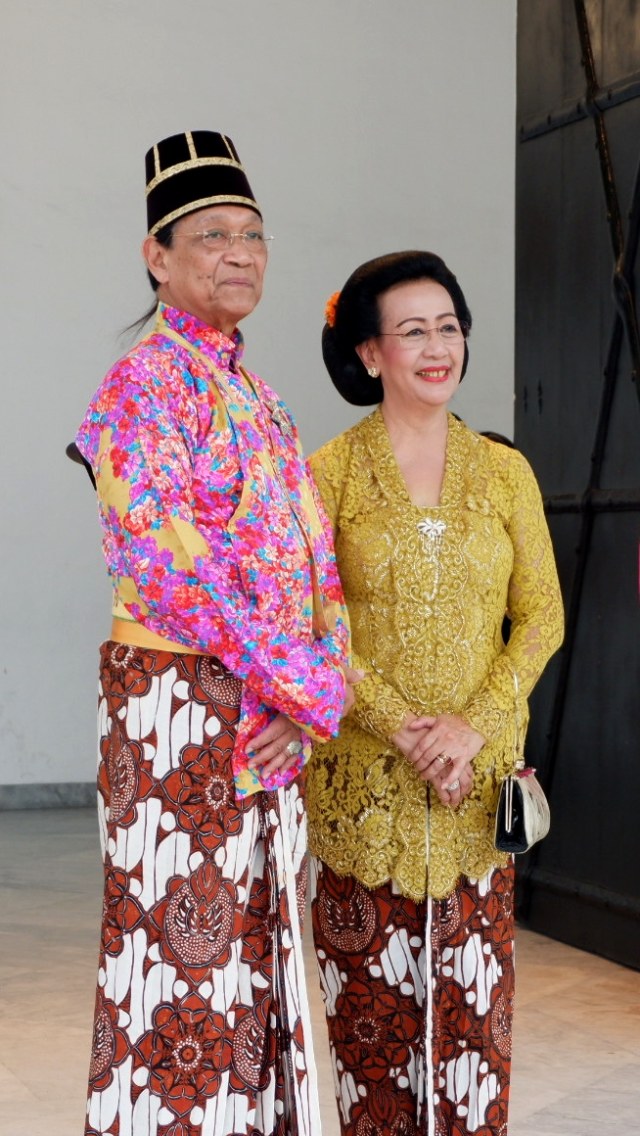 Raja Keraton Yogyakarta Sri Sultan Hamengku Buwono X bersama permaisuri keraton GKR Hemas. Foto: Arfiansyah Panji Purnandaru/kumparan