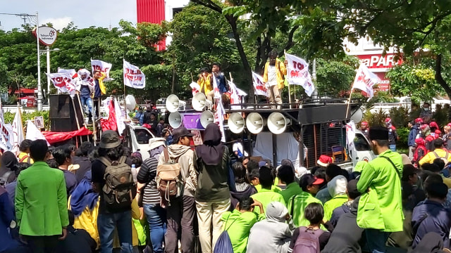 Demo tolak Omnibus Law di Kantor Gubernur Semarang