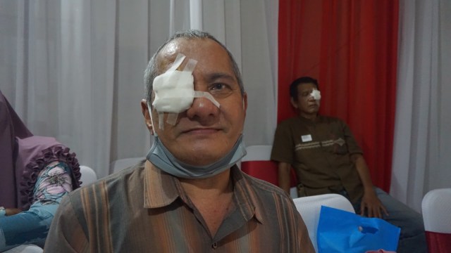 Anas, penerima operasi katarak gratis dari Sido Muncul. Foto: Maharani Sagita/kumparan