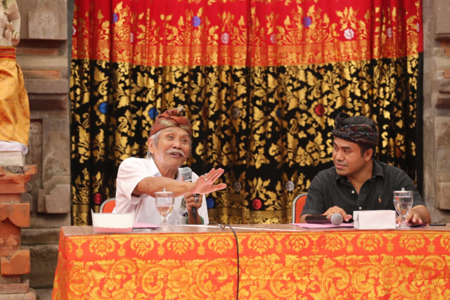 Tokoh pencipta lagu Bali I Gusti Putu Rakadhanu saat memberikan materi dalam Workshop - IST