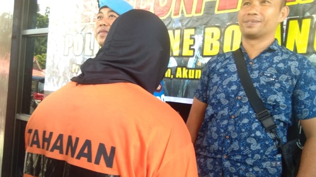 Polres Bone Bolango, Gorontalo berhasil mengamankan seorang berinisial AK yang diduga menjadi penyebar konten pornografi. Rabu, (11/3). Foto: Dok istimewa