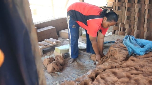 Belajar Langsung Proses Pembuatan Tahu di Desa Labuhan 