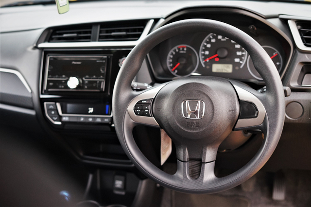 7 Beda Honda Brio RS dan Tipe LCGC, Bukan Cuma Eksterior! (800487)
