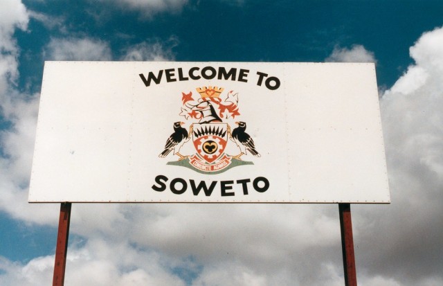Papan Selamat Datang di Soweto. (Sumber: Jean, Flickr)
