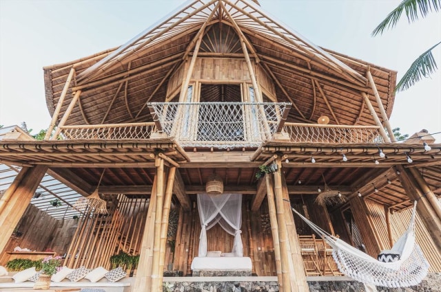 Salah satu penginapan unik di Indonesia yang bisa kamu temukan dalam Airbnb, Camaya Bali Foto: Instagram/@camayabali