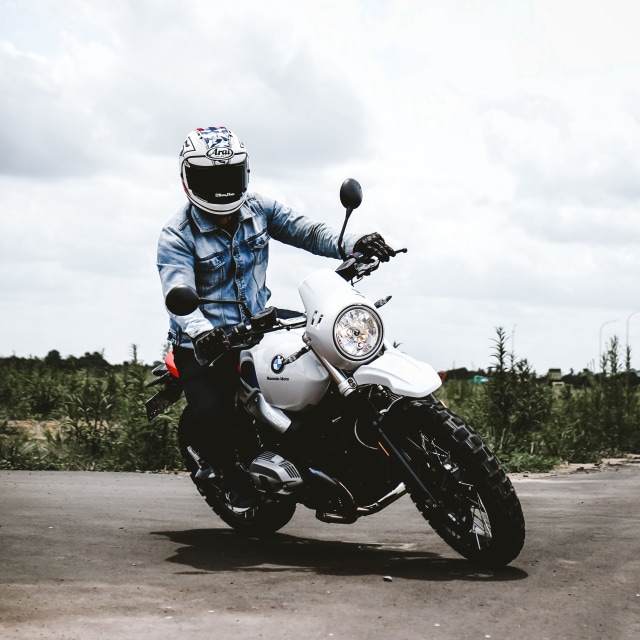 Tips Mengendarai Motor Tinggi untuk Pengendara Berpostur Pendek (343464)