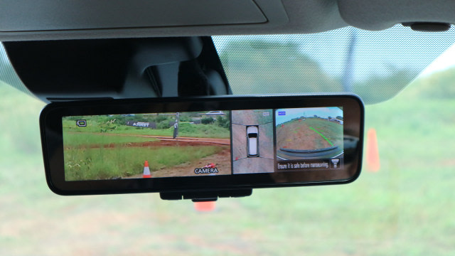 Fitur Nissan Intelligent Rear View Monitor Nissan Terra. Foto: Ghulam Muhammad Nayazri / kumparanOTO