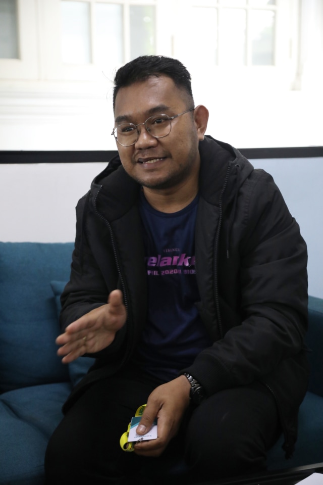 Sutradara film Melankolia M. Irfan Ramli saat berkunjung ke kantor kumparan, Jakarta, Kamis (12/3). Foto: Fanny Kusumawardhani/kumparan