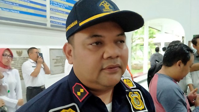 Kepala Imigrasi Kelas I TPI Cirebon M Tito Andrianto. (Juan)