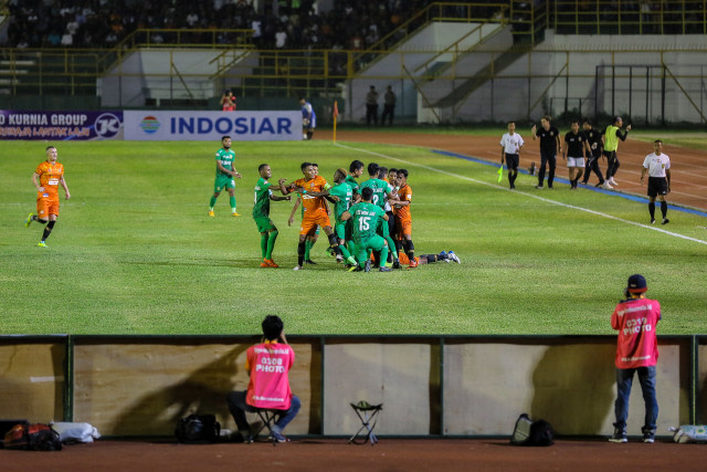 Laga Persiraja melawan Bhayangkara FC yang berakhir 0-0 pada pekan pertama Liga 1 2020 di Stadion Harapan Bangsa, Sabtu (29/2). Foto: Abdul Hadi/acehkini