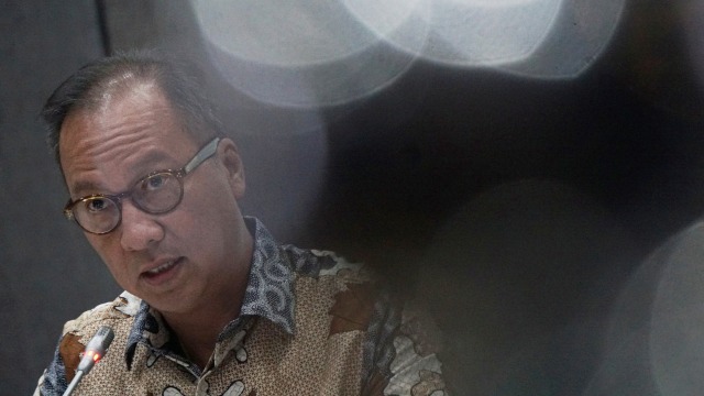Menteri Perindustrian Agus Gumiwang saat konferensi pers terkait dampak virus corona di Kemenko Perekonomian, Jakarta, Jumat (13/3).  Foto: Jamal Ramadhan/kumparan