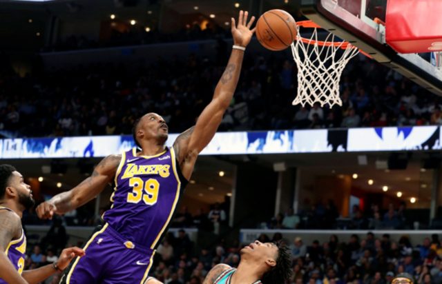 Dwight Howard saat sedang melakukan blok. | Photo by Youtube/ESPN