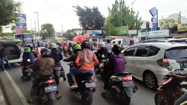 4 Hal yang Bisa Dilakukan Pengendara Motor Saat Terjebak Kemacetan (6711)
