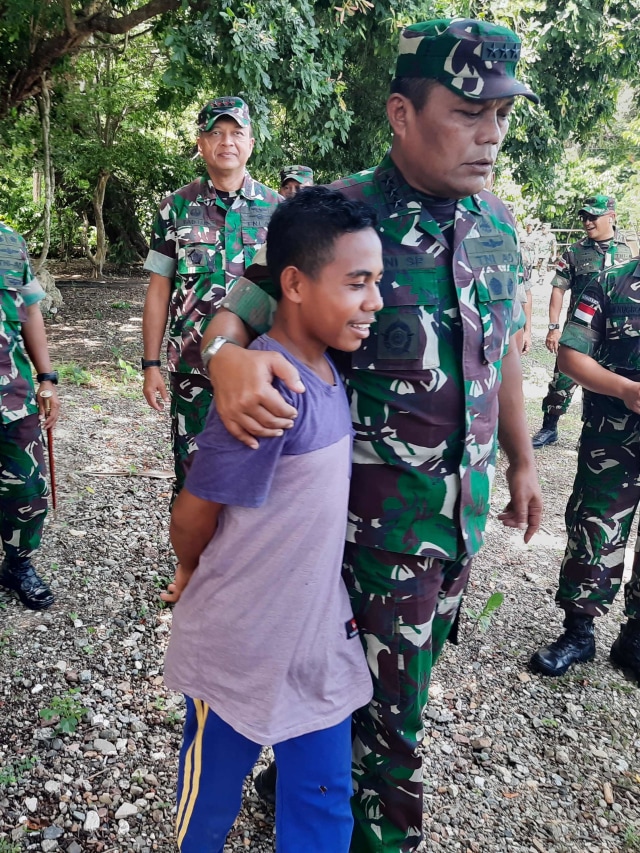Kasum TNI, Letjen Joni Supriyanto bertemu dengan Joni Kala. Foto: Andreas Ricky Febrian/kumparan