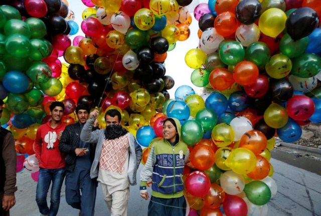 Penjual balon perayaan Nowruz di Kabul, Afghanistan. (Sumber: Reuters.com)