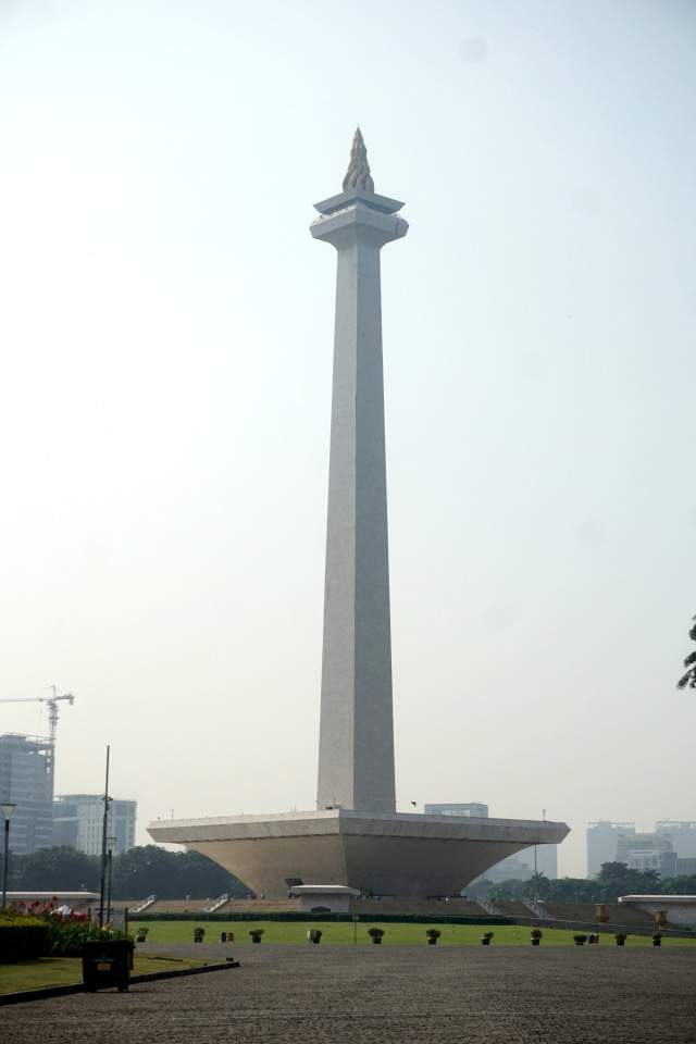 Suasana Monumen Nasional (Monas) yang ditutup antisipasi virus corona atau COVID-19 di Jakarta, Sabtu (14/3).  Foto: Nugroho Sejati/kumparan