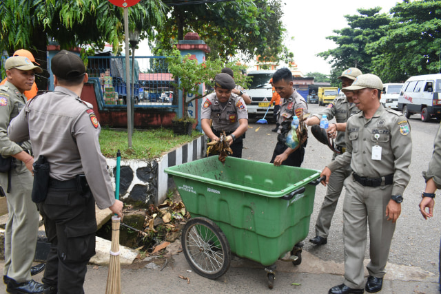 Tangkal Sebaran Virus Corona, Polres Tala Lakukan Aksi Bersih-Bersih 