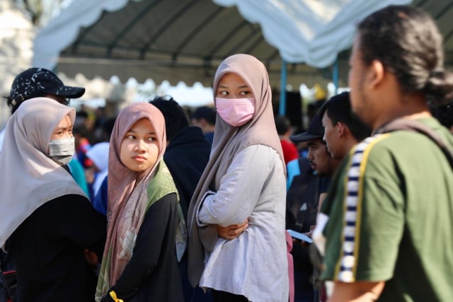Foto: Gotong Royong Bersihkan Sampah di Pantai Ulee Lheue, Banda Aceh (491)