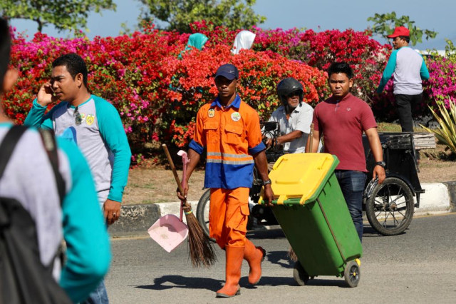 Foto: Gotong Royong Bersihkan Sampah di Pantai Ulee Lheue, Banda Aceh (492)