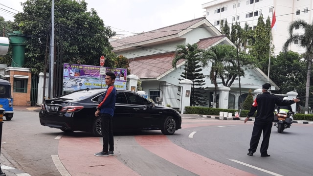 Mobil Dinas Menteri Berdatangan Ke RSPAD