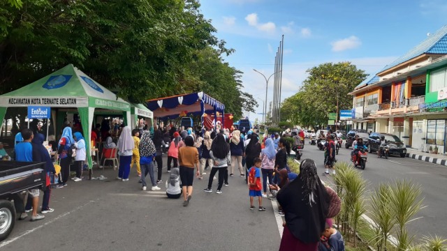 Meski Tahu Ancaman Corona, Masyarakat Ternate Tetap Beraktivitas di CFD (153284)