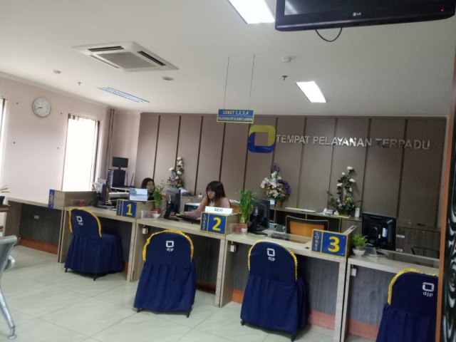 Pelayanan kantor pajak di Jayapura yang sepi dari pengunjung, untuk menghindari virus corona. (Dok: Humas KPP Pratama Jayapura)