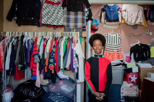 Obocho Peters, bocah berusia 11 tahun yang mendirikan toko pakaian bekas layak pakai untuk orang-orang tak mampu | Photo by GOFUNDME
