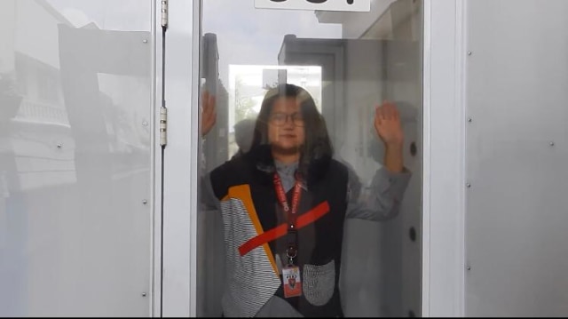 Di Indonesia Bilik Disinfektan Cuma Ada di Istana, Di Vietnam Semua Bisa Pakai (3027)