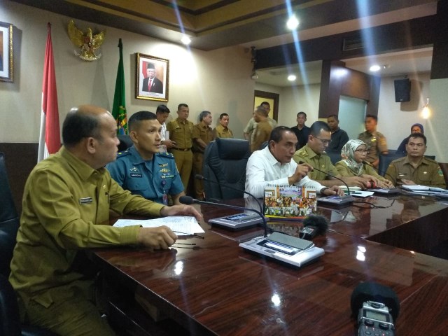 Gubernur Sumut Edy Rahmayadi menggelar rapat terkait virus corona atau Covi-19. Foto: SumutNews