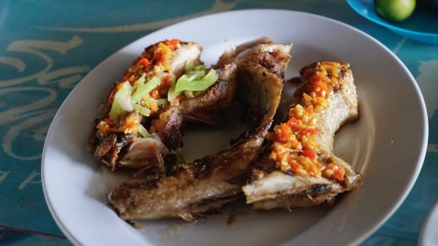 Rahang tuna, kuliner khas Manado Foto: Safira/ kumparan