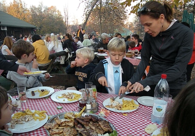 Makanan Air Lansia Ada Ciganlija Tempat Musim Panas Tersibuk di Beograd 