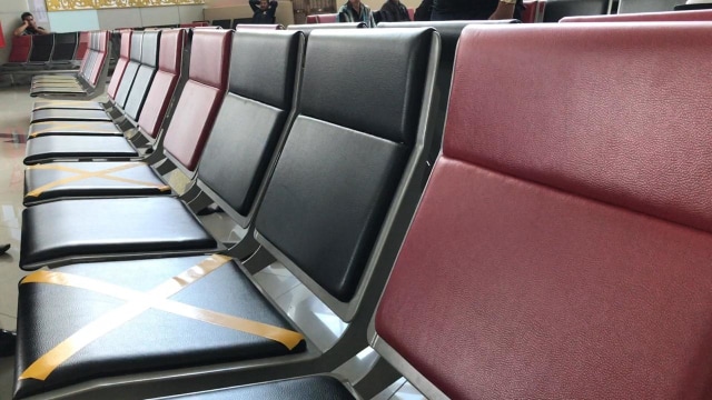 Cegah Penyebaran Corona, Bandara Supadio Atur Jarak Antre Antarpenumpang (106863)