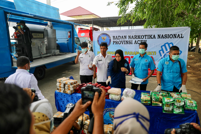 Foto Pemusnahan Puluhan Ribu Ekstasi, Happy Five, Sabu dan Ganja di Aceh (5).JPG