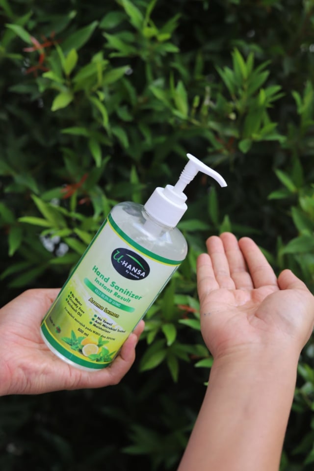 Hand sanitizer berbahan minyak nilam yang diberi nama U-Hansa produk ARC Unsyiah, Aceh. Foto: Humas Unsyiah