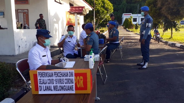 Suasana pemeriksaan kesehatan para Prajurit TNI Angkatan Laut di Lanal Melonguane, Talaud (foto: istimewa)