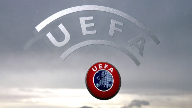 Logo UEFA. Foto: AFP/Fabrice Coffrini
