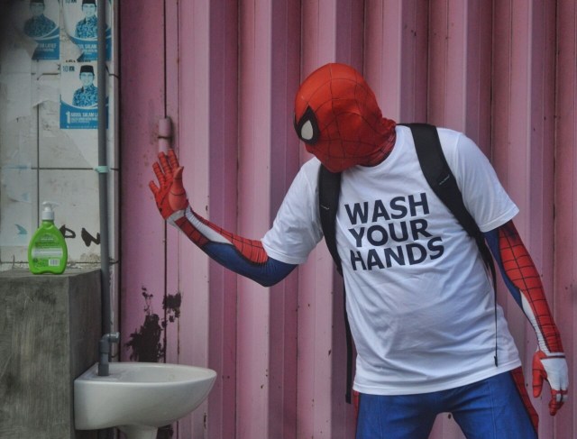 bentuk miss v yang normal Aksi Keren Spiderman Parepare Bagikan Masker dan 