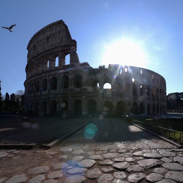 Colosseum di Roma, Italia, ditutup imbas virus corona.  Foto: AFP/Filippo Monteforte
