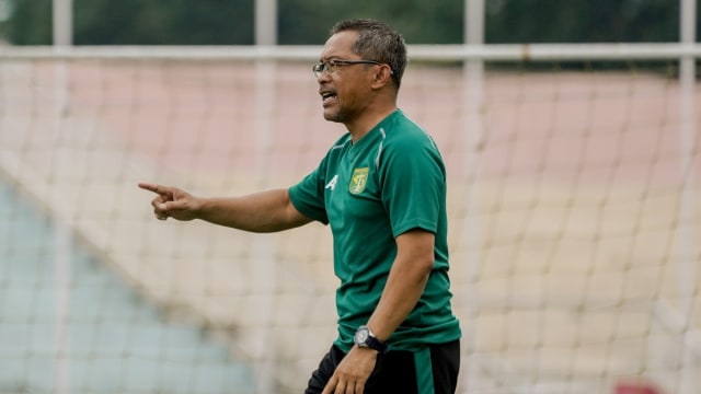 Aji Santoso Tak Setuju Liga 1 Dilanjutkan (54213)