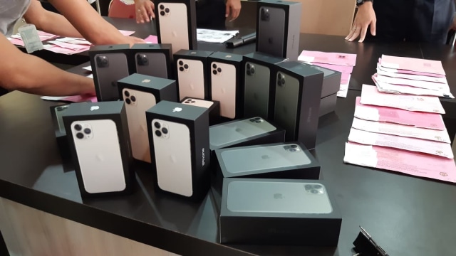 Sebanyak 26 unit iPhone yang diamankan Bea Cukai Entikong, Kalbar. Foto: Dok. A. Alfian