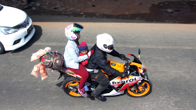 Arus Balik Pemudik Sepeda Motor di Kalimalang (Foto: Antara/Galih Pradipta)