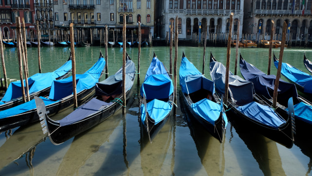 Kanal Venesia di Italia sunyi di masa lockdown.  Foto: REUTERS / Manuel Silvestri