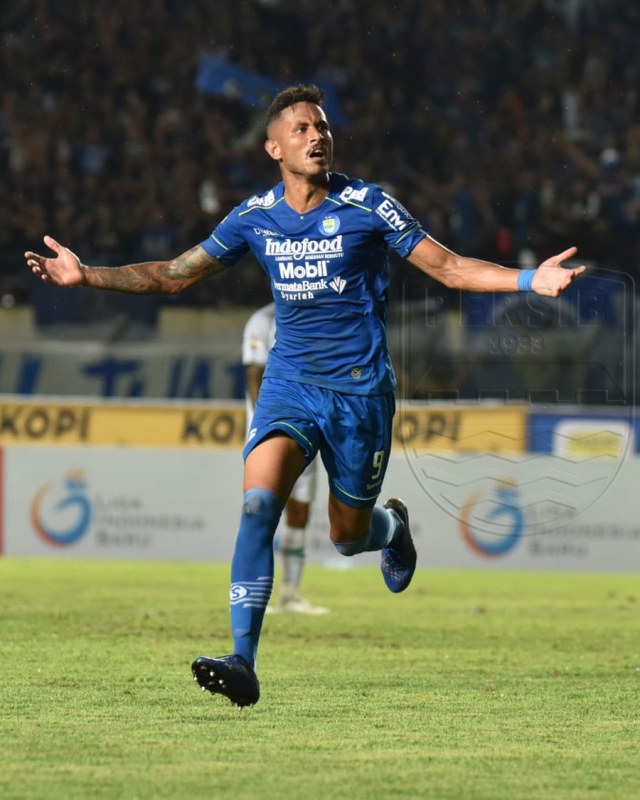 Penyerang Persib, Wander Luiz, merayakan gol. Foto: Dok. Media Persib